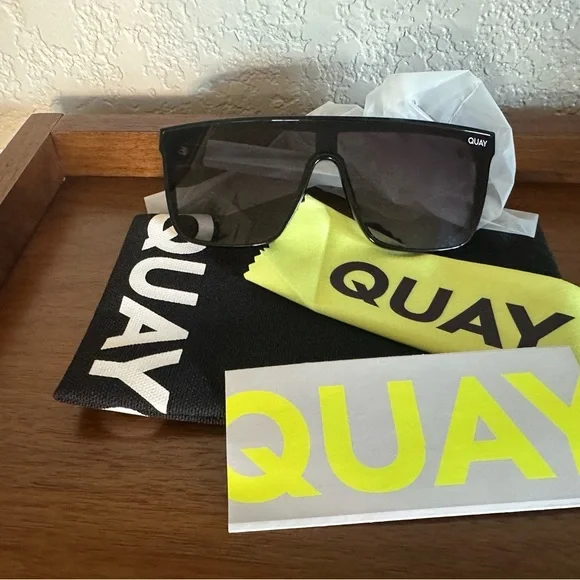 Quay Nightfall Black Oversized Sunglasses - Picture 3 of 3